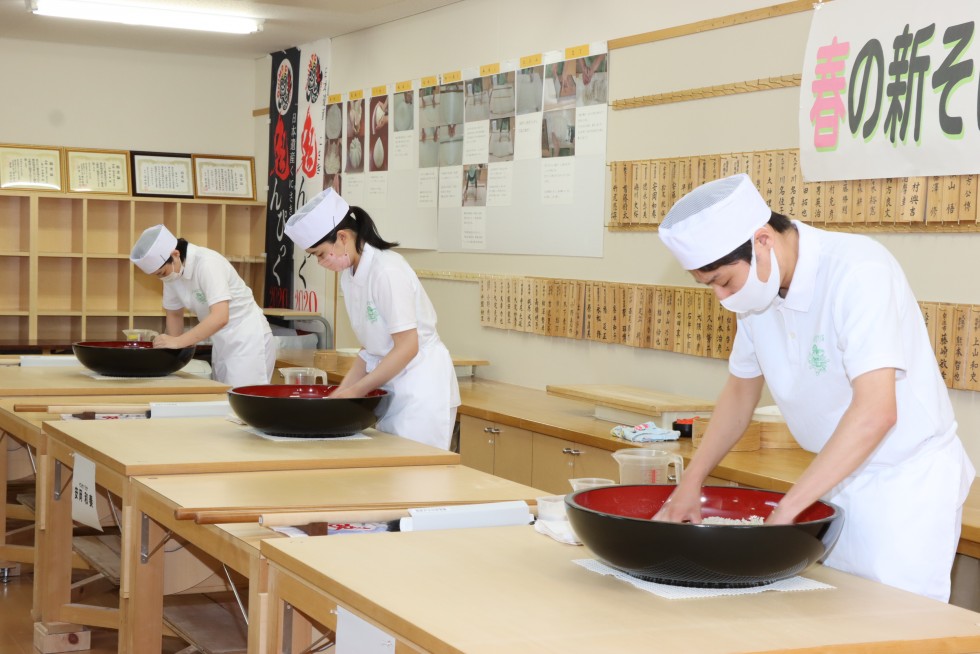 6月25日(土曜日)に春の新そば解禁！～高田高校生が試食会でそば打ちを披露～の画像2