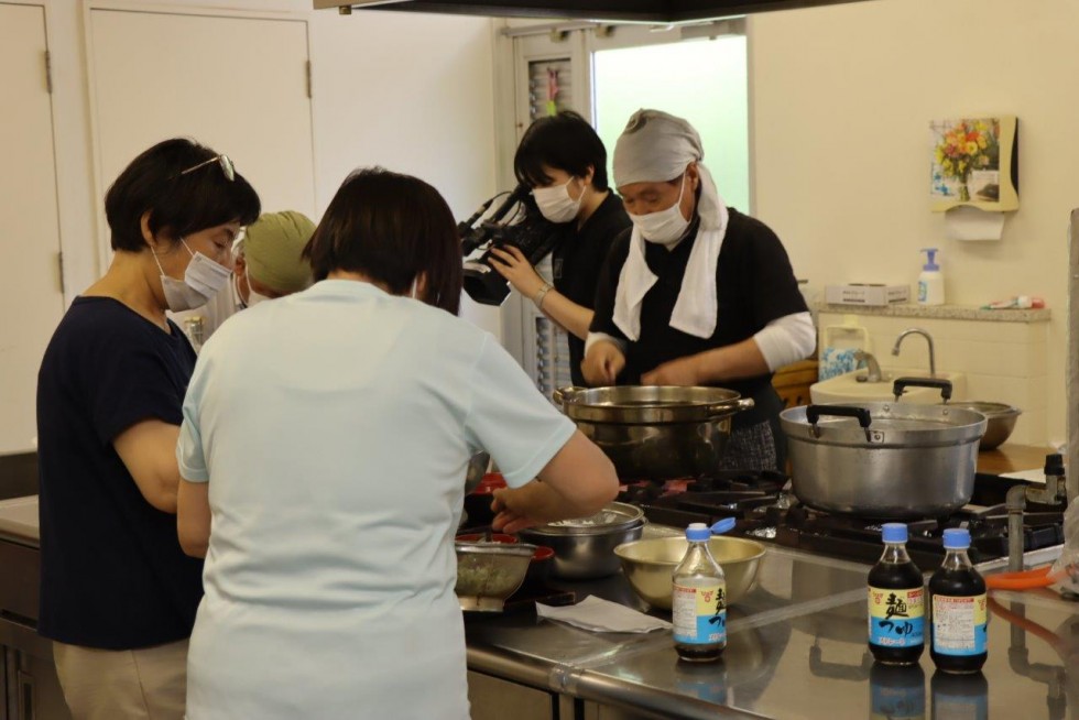 そば打ちを目で楽しみ、春の新そばを味わう！　～デイサービスセンター周防苑　春の新そば振る舞い～の画像11