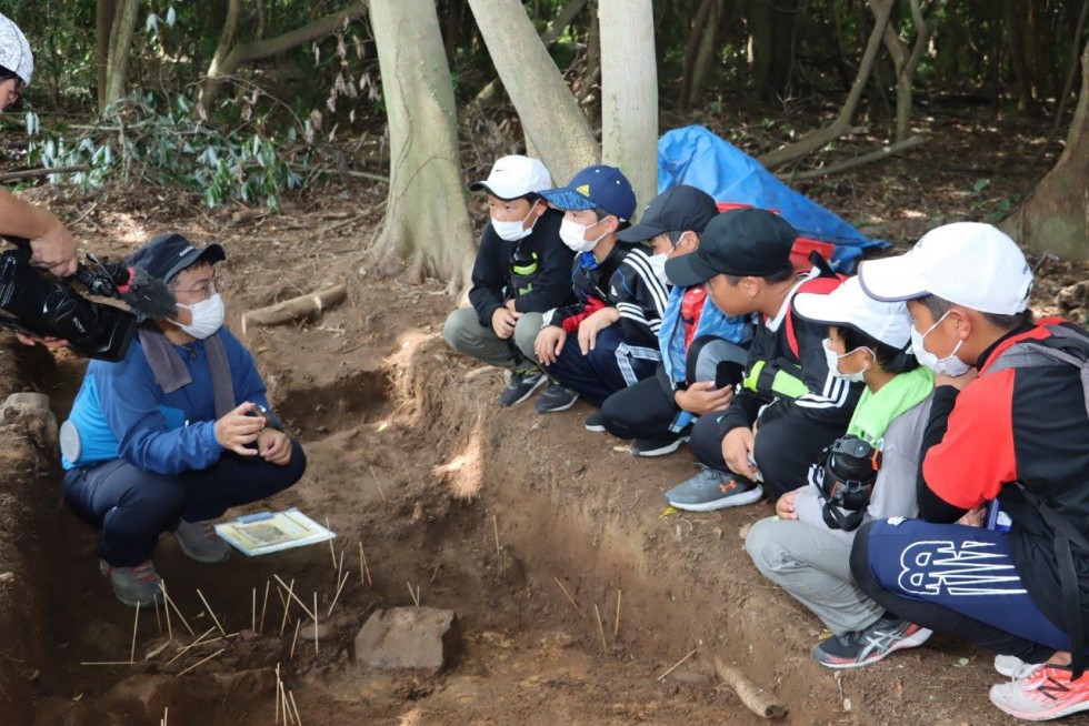 別府大学「大原古墳」第2次発掘調査　～小学生も体験しました～の画像1