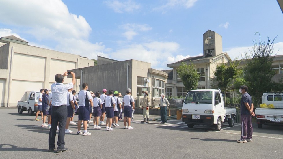 戴星学園の9年生も竹灯籠づくりの画像1