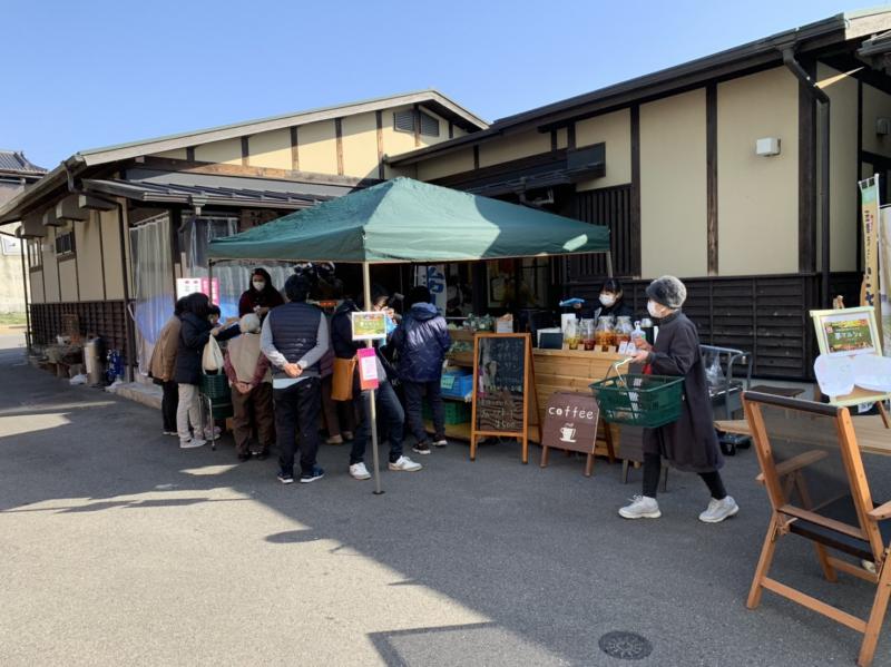 マルシェの様子。毎週土曜日のお昼に開催しています！の画像