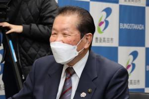 歓談中の佐々木市長