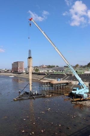 ６日のお上りに向けて、急ピッチで進める大松明の建て替え