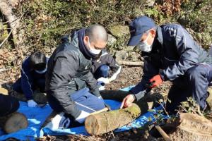 駒打ちの指導を受ける生徒