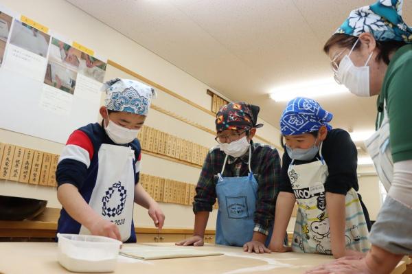 そば打ちの成果発表の様子