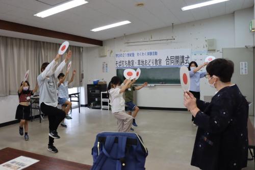 草地おどり教室の写真1枚目