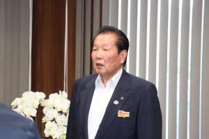 激励のあいさつをする佐々木市長