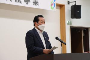 佐々木市長が挨拶している写真