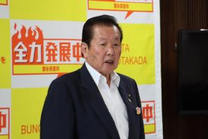 激励の言葉を述べる佐々木市長の写真