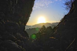 朝日岩屋から見る日の出の写真