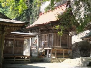 六所神社（本殿）