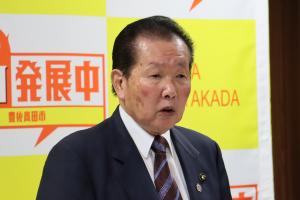 佐々木市長があいさつしている写真