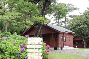 キャンプ場のコテージ