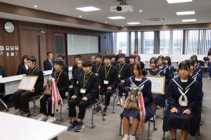 高田中学校陸上部の皆さんの写真