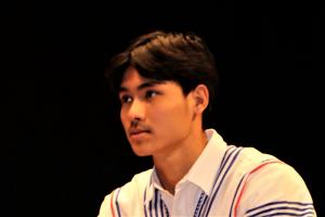 記念品を受け取る代表者３