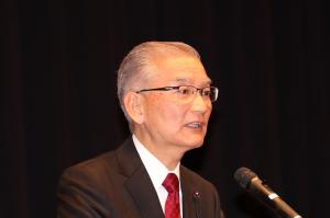 祝辞をのべる佐藤県議会議員