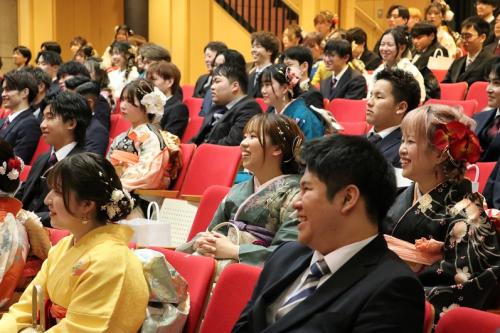 アトラクションを楽しむ参加者