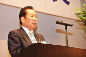 代表あいさつをする佐々木市長の写真