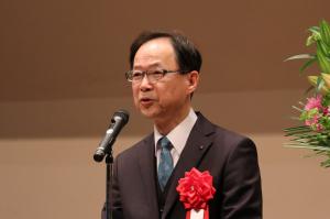 あいさつを述べる佐藤大分県知事の写真