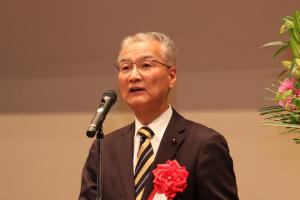 あいさつを述べる佐藤県議会議員の写真