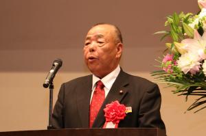 あいさつを述べる北崎市議会議長の写真