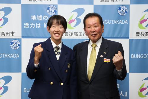 もりきさんと佐々木市長のツーショット写真