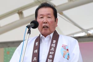 あいさつをする佐々木市長の写真