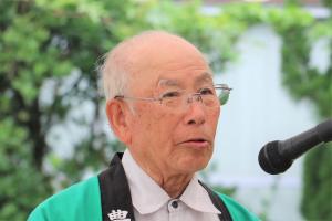 歓迎のあいさつをする河野委員長