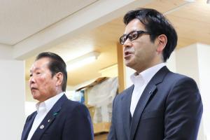 伊藤校長が激励のあいさつをしている写真