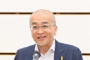 参加者に呼びかける小野所長
