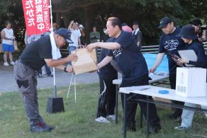 抽選会の写真