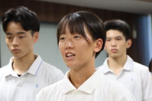 護城慧香さんが決意表明する写真