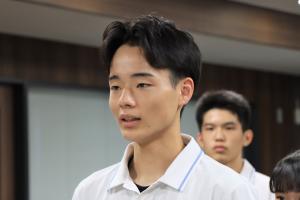 決意表明する冨重祐貴さんの写真