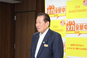 激励の言葉を送る佐々木市長の写真