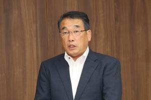 あいさつをする小田学園長の写真