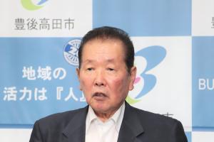 激励の言葉を掛ける佐々木市長
