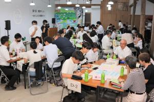 田染サミットで活発に議論する各グループ