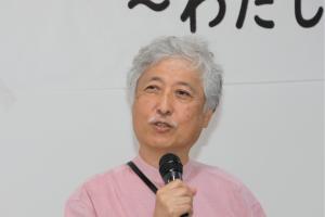 講評を行う飯沼名誉教授