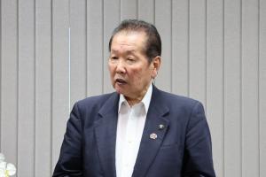 お礼の言葉を言っている佐々木市長の写真