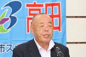 あいさつをする北崎議長