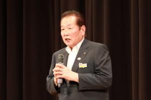 あいさつをしている佐々木市長の写真