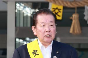 あいさつをする佐々木市長