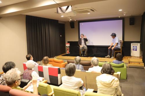 舞台挨拶の会場の様子の写真