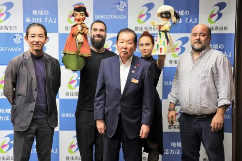 ミラノ市の皆さんと市長の集合写真