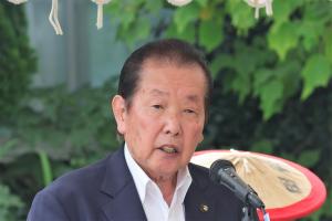 あいさつをする市長