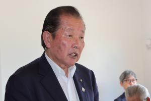 あいさつをする佐々木市長の写真