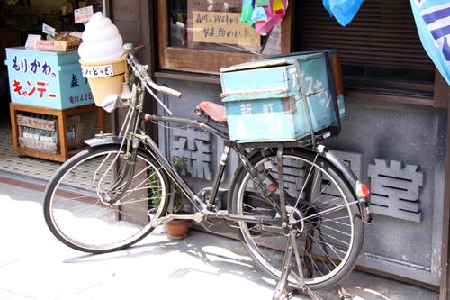 一店一宝の『アイスキャンデーの行商自転車』 昔はこの自転車で移動しながらアイスキャンデーを売っていたそうです。 チリンチリンと鳴るベルは味があり、より懐かしさを感じさせます。の画像