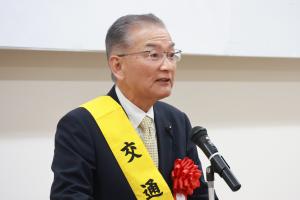 佐藤之則県議会議員があいさつをしている写真