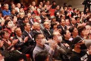 講演を楽しむ島原市の皆さん