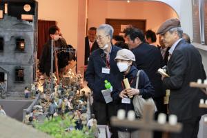 展示館を楽しむ様子